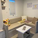 Nyaraló Floating House Blue Moon