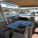 Nyaraló Floating House Blue Moon