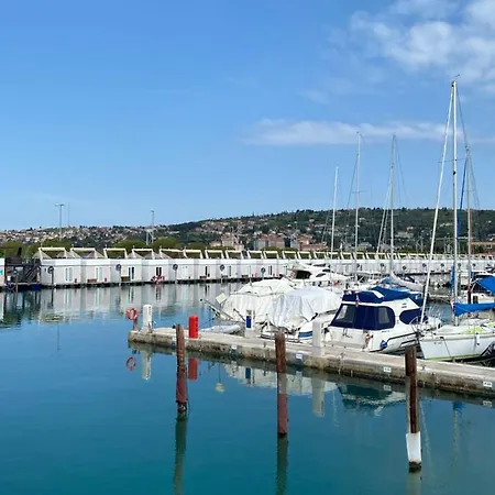 בית נופש Floating House Blue Moon *