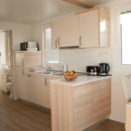 بيت للعطل Floating House Blue Moon *