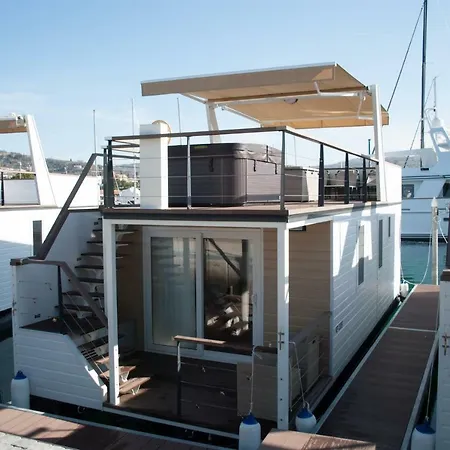 Floating House Blue Moon Ferienhaus Portorož
