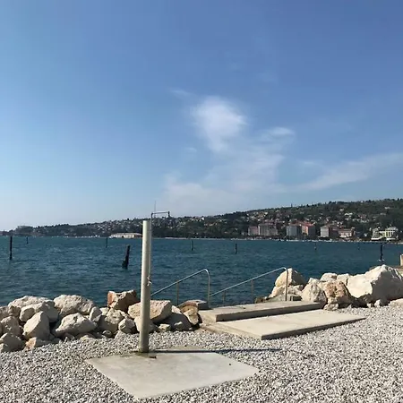 Floating House Blue Moon Ferienhaus Portorož