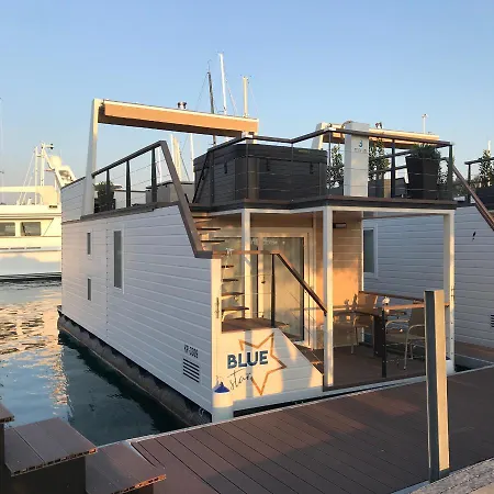 Ferienhaus Floating House Blue Moon