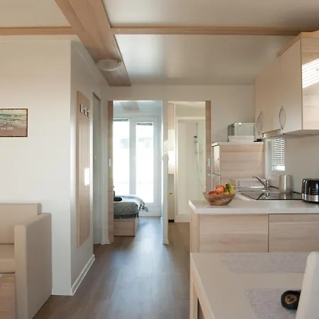 Ferienhaus Floating House Blue Moon