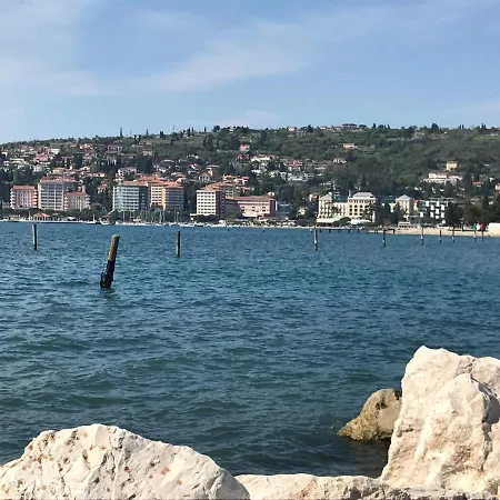 Floating House Blue Moon Vikendica *