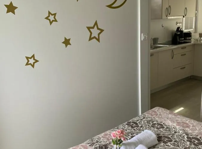 Floating House Blue Moon * بورتوروز