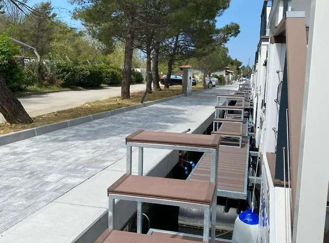 別荘 Floating House Blue Moon *