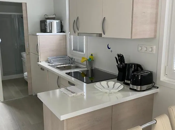 Floating House Blue Moon ポルトローシュ