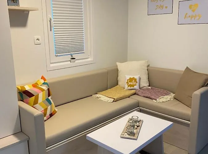 別荘 Floating House Blue Moon