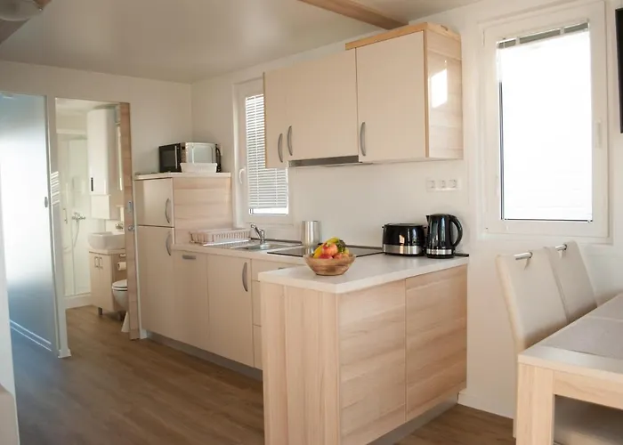 بيت للعطل Floating House Blue Moon *