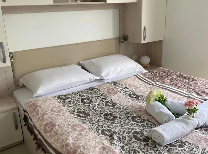 Floating House Blue Moon بيت للعطل بورتوروز