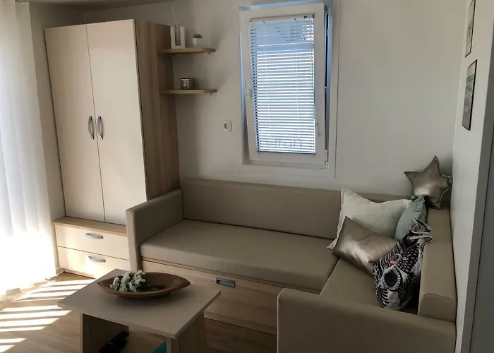 別荘 Floating House Blue Moon *