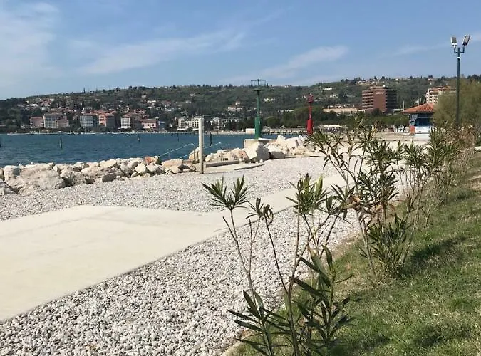 بيت للعطل Floating House Blue Moon *