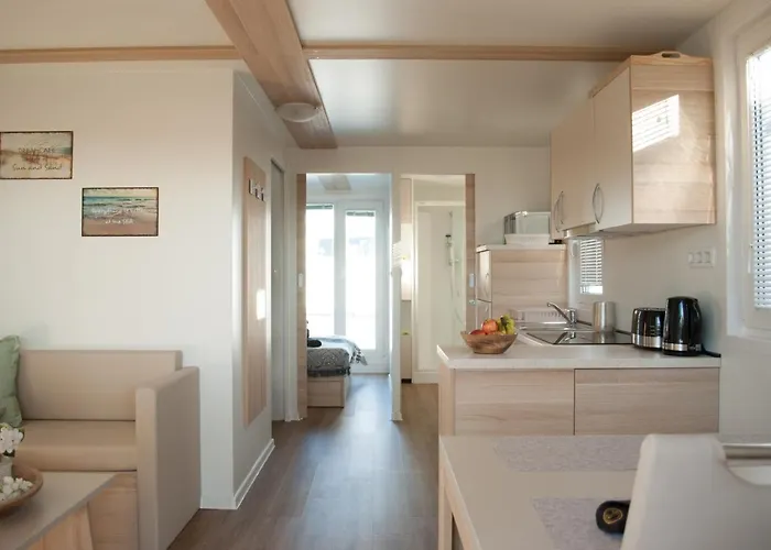 بيت للعطل Floating House Blue Moon