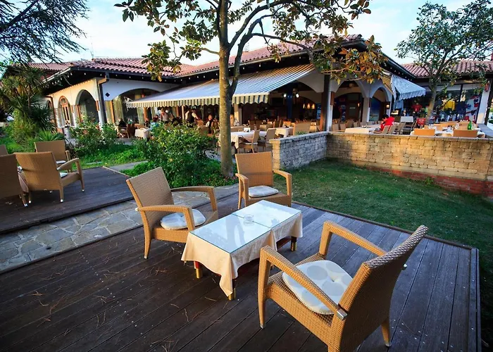 別荘 Floating House Blue Moon