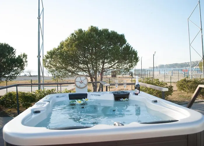 بيت للعطل Floating House Blue Moon *