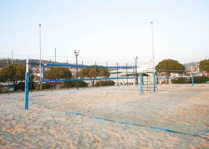 Floating House Blue Moon بيت للعطل *