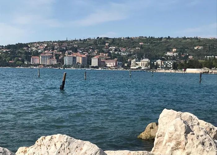 Floating House Blue Moon 別荘 *