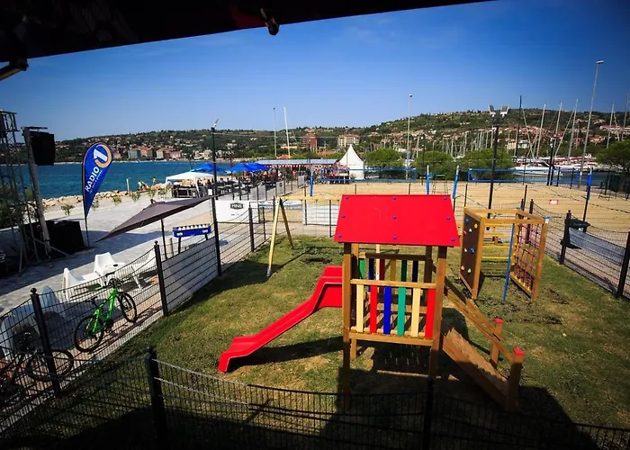 Floating House Blue Moon 別荘 ポルトローシュ