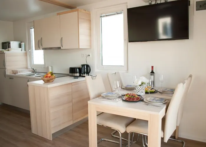 بيت للعطل Floating House Blue Moon